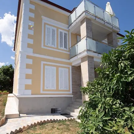Villa Anna-Potkrovlje Ika Exterior photo