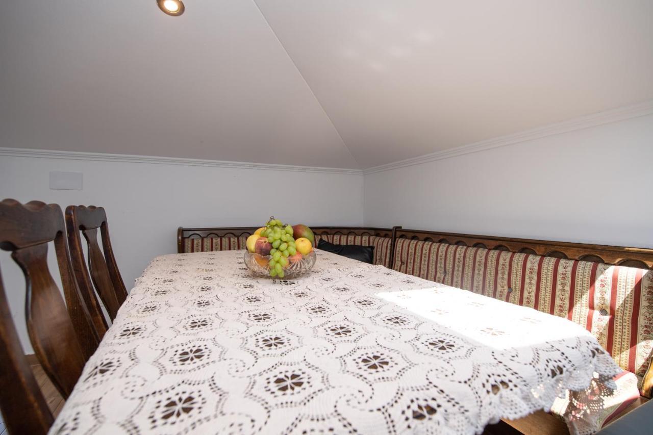 Anna-potkrovlje Apartment Ika