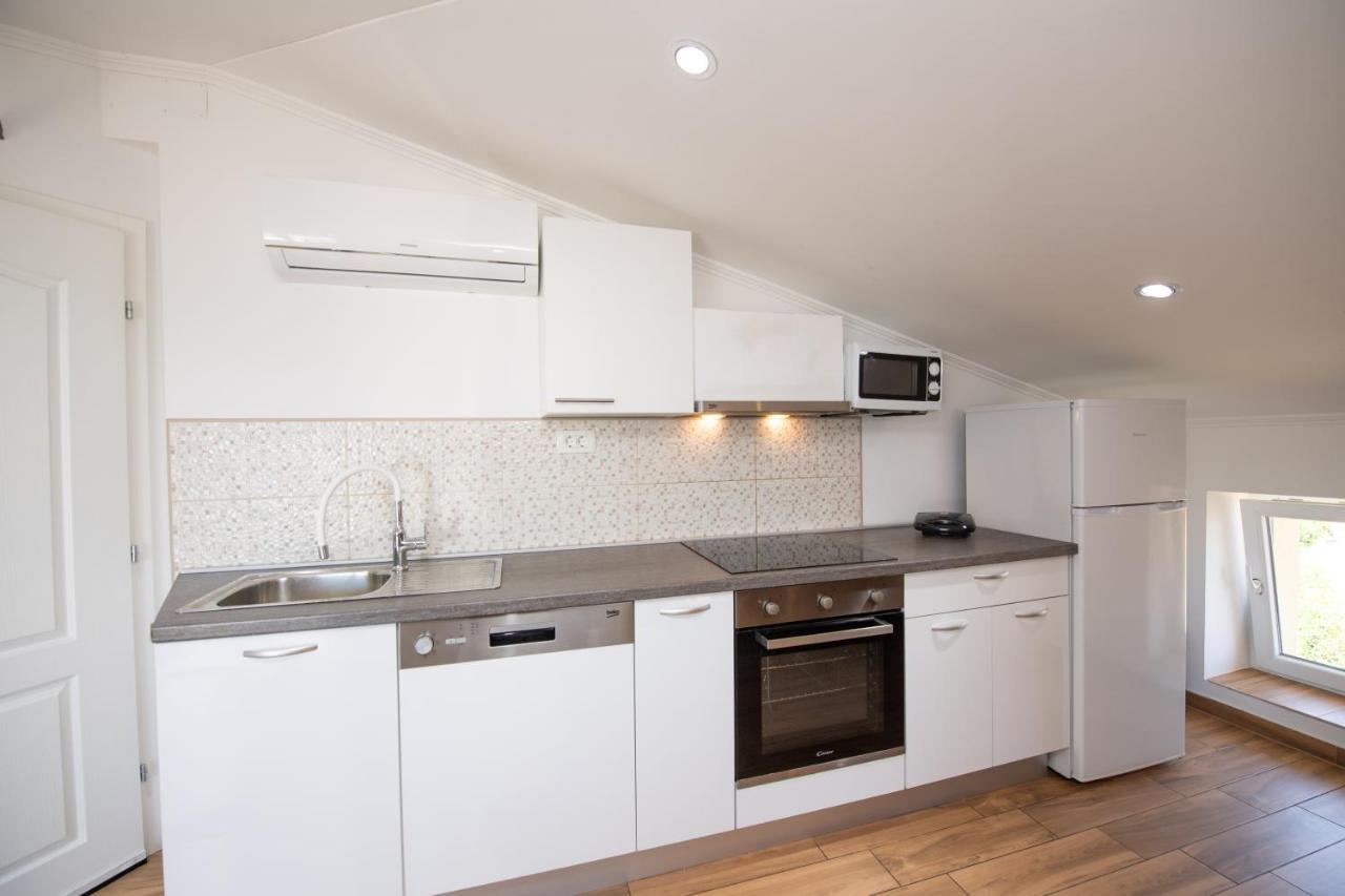 Anna-potkrovlje Apartment